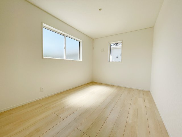 新築戸建・新築建売　大泉町丘山第3　南小・南中の洋室|アクセントクロスの貼り替えなどもお気軽にご相談ください！