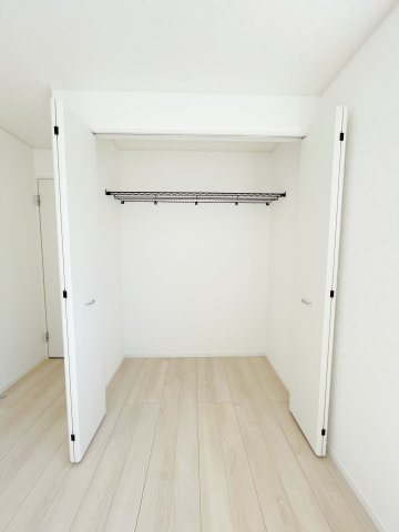 新築戸建・新築建売　大泉町丘山第3　南小・南中の収納|クローセットは各部屋に完備！ハンガーにかけたまますっきり収納できます！