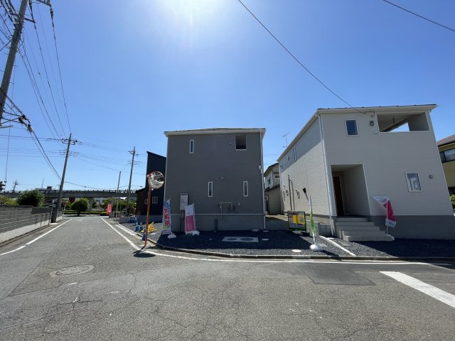 新築戸建・新築建売　大泉町丘山第3　南小・南中の前面道路含む現地写真