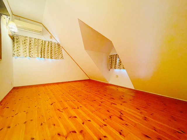 薪ストーブ付き♪輸入住宅風中古戸建の洋室