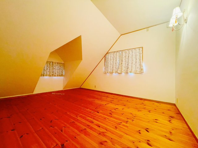 薪ストーブ付き♪輸入住宅風中古戸建の洋室