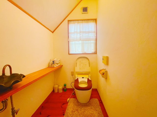 薪ストーブ付き♪輸入住宅風中古戸建のトイレ