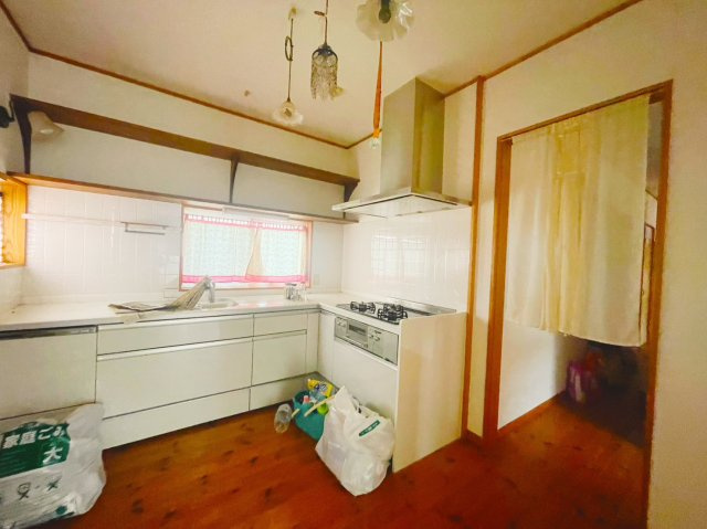 薪ストーブ付き♪輸入住宅風中古戸建のキッチン