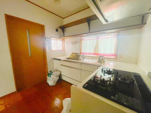 薪ストーブ付き♪輸入住宅風中古戸建のキッチン