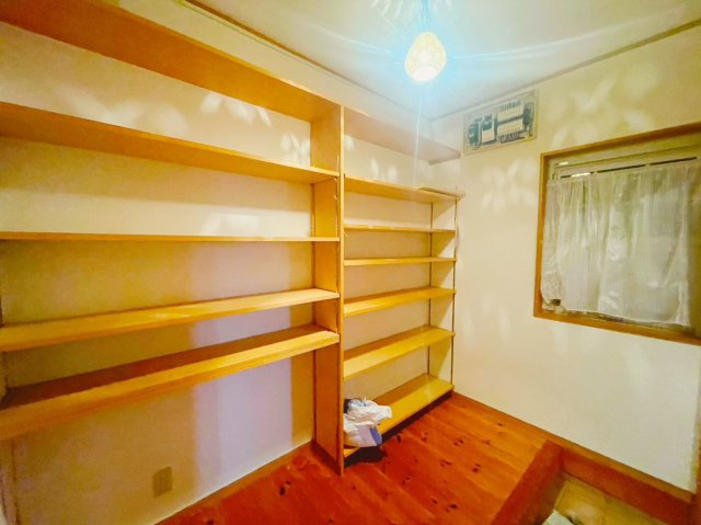 薪ストーブ付き♪輸入住宅風中古戸建の収納