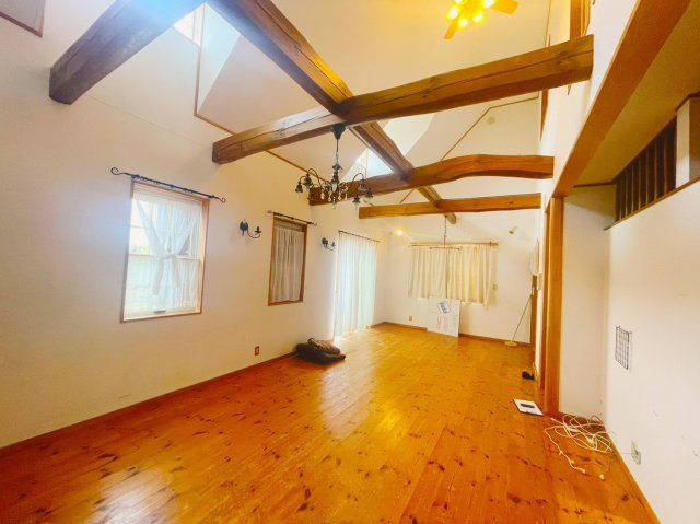 薪ストーブ付き♪輸入住宅風中古戸建の居間・リビング