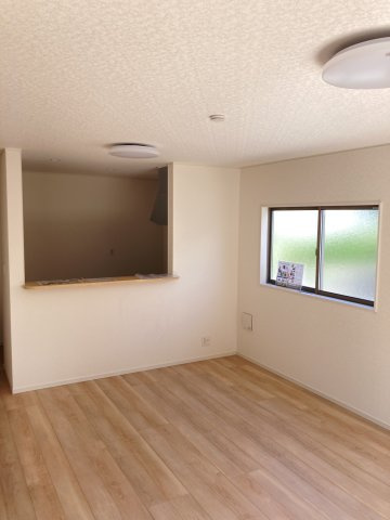 クレイドルガーデン松山市西長戸町 第1の居間・リビング