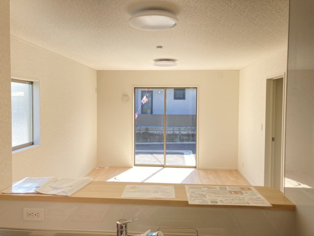 クレイドルガーデン松山市西長戸町 第1の居間・リビング