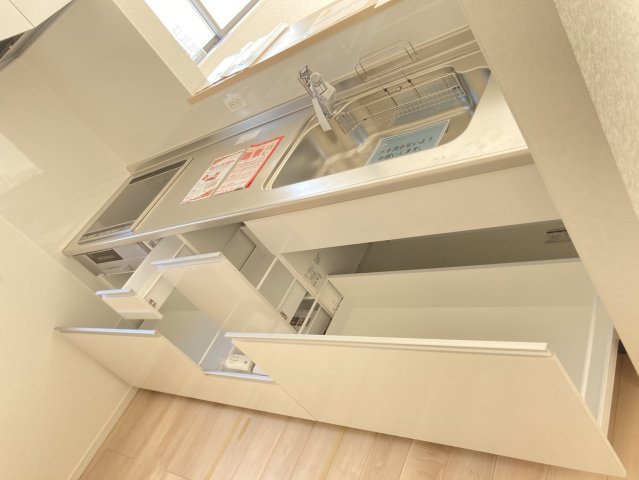 クレイドルガーデン松山市西長戸町 第1のキッチン|収納たっぷりキッチンです