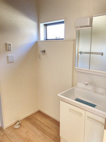 クレイドルガーデン松山市西長戸町 第1の独立洗面台|使いやすい独立洗面台です