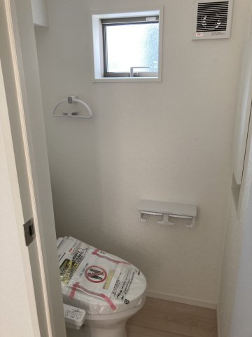 クレイドルガーデン松山市西長戸町 第1のトイレ|シンプルで使いやすいトイレです