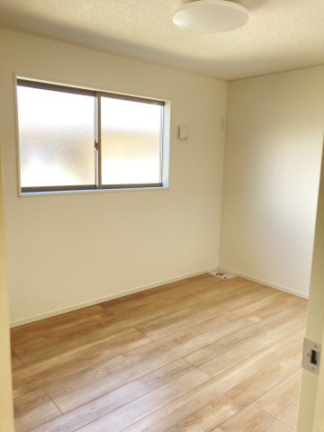 クレイドルガーデン松山市西長戸町 第1の洋室|洋室です