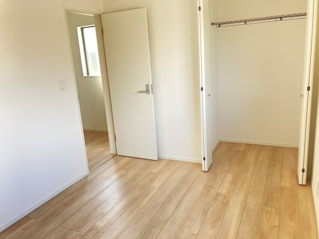 クレイドルガーデン松山市西長戸町 第1の収納|便利な収納スペースです