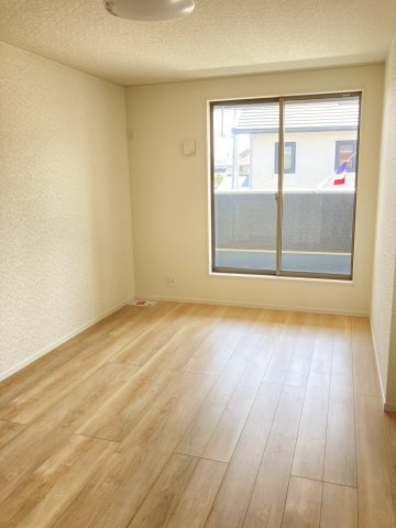 クレイドルガーデン松山市西長戸町 第1の洋室