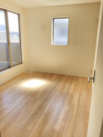 クレイドルガーデン松山市西長戸町 第1の洋室