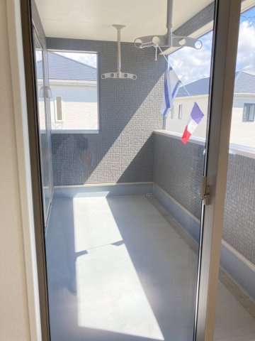 クレイドルガーデン松山市西長戸町 第1のバルコニー|外からの目が気にならないバルコニーで洗濯物が干せます