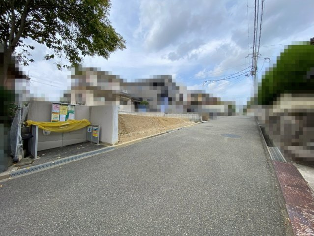 神戸市垂水区本多聞６丁目　売土地の前面道路含む現地写真