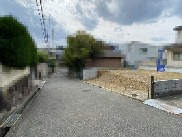 神戸市垂水区本多聞６丁目　売土地の前面道路含む現地写真