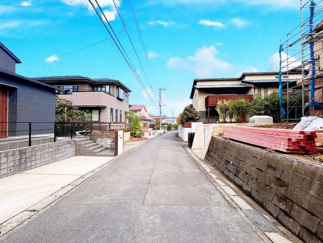 戸塚区南舞岡1丁目　新築戸建ての前面道路含む現地写真|◆前面道路も幅員があり車の運転も安心！前面道路は閑静な住宅地。車通りの少ない道路です。お子様にも安心です。
