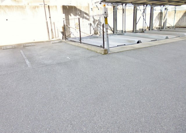 コンフォート西神戸の駐車場