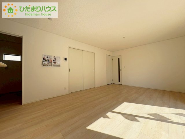 高萩市高浜町第2　新築戸建　2号棟の居間・リビング|お子様が元気に遊べる広々としたリビングです。