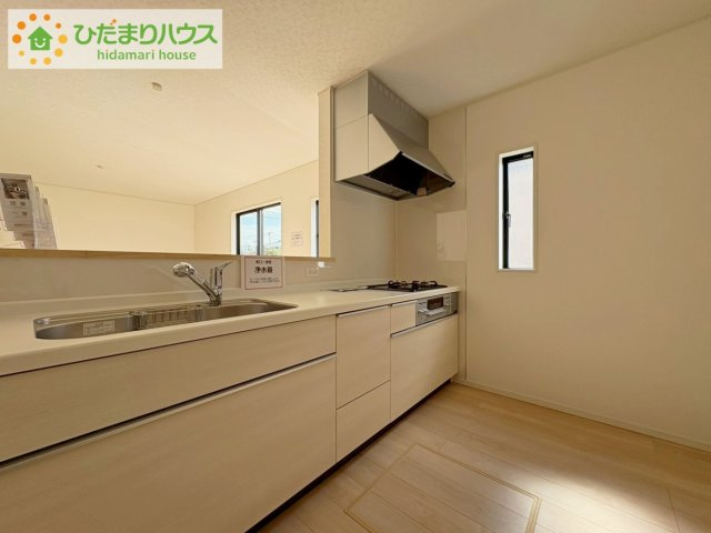 高萩市高浜町第2　新築戸建　2号棟のキッチン|リビングを見渡せるキッチンはお子様を見ながらでも料理が出来て安心ですね☆