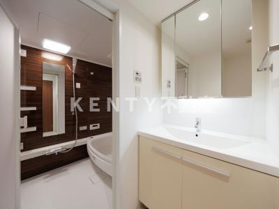 【洗面所】 | アクロス目黒タワー | 広い洗面スペース