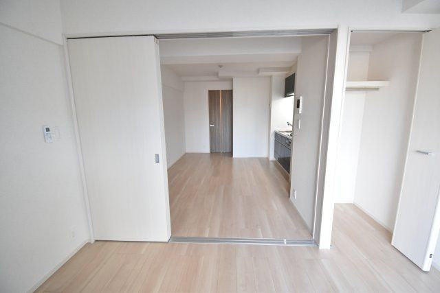 リアライズ今里南の洋室