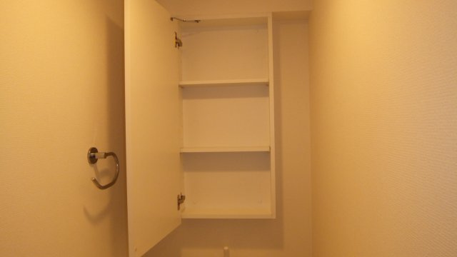 レジディア船橋Ⅰのトイレ|お手洗いにも収納棚が御座います