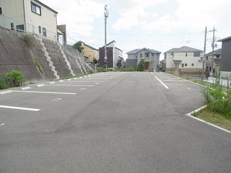 【駐車場】 | 敷地内の広々駐車場完備