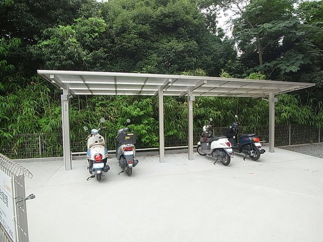 神戸市北区杉尾台２丁目のハイツのその他共用部分|屋根付きの駐輪スペース