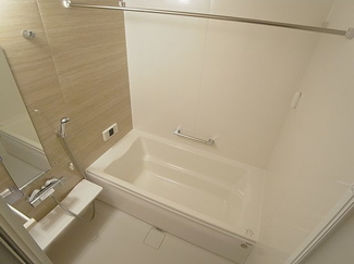 【浴室】 | 追炊き付きお風呂、浴室乾燥も完備の広々した浴槽