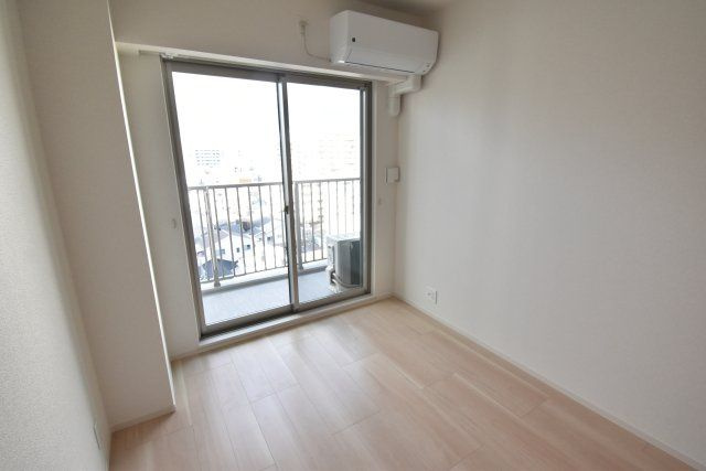 リアライズ今里南の洋室