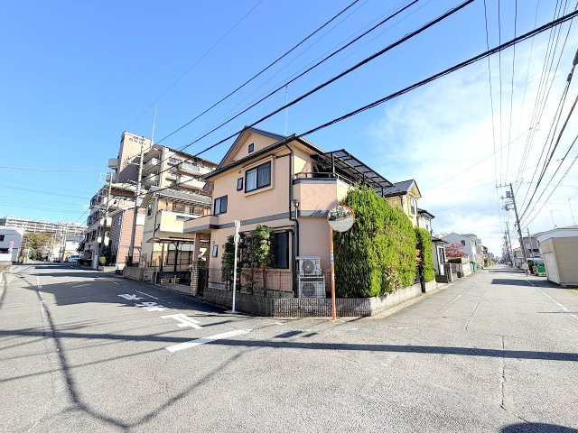 羽村市神明台1丁目　中古戸建の前面道路含む現地写真