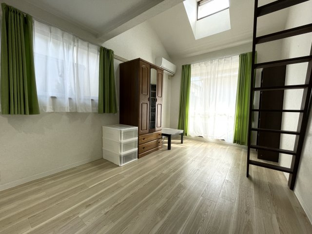 ルシェール・シェトワの洋室