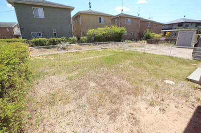 【庭】 | ガーデンファーム馬見Ｃ棟 | 庭も賃貸ではめずらしい広さです。