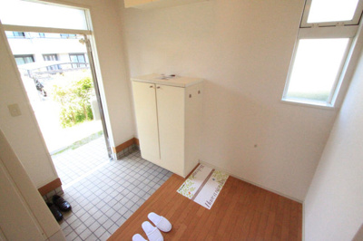 【玄関】 | ガーデンファーム馬見Ｃ棟 | 広々玄関でお客様をお出迎え(＾O＾)