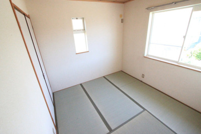 【居間・リビング】 | ガーデンファーム馬見Ｃ棟 | 和室でのんびりもいいもんでしょ