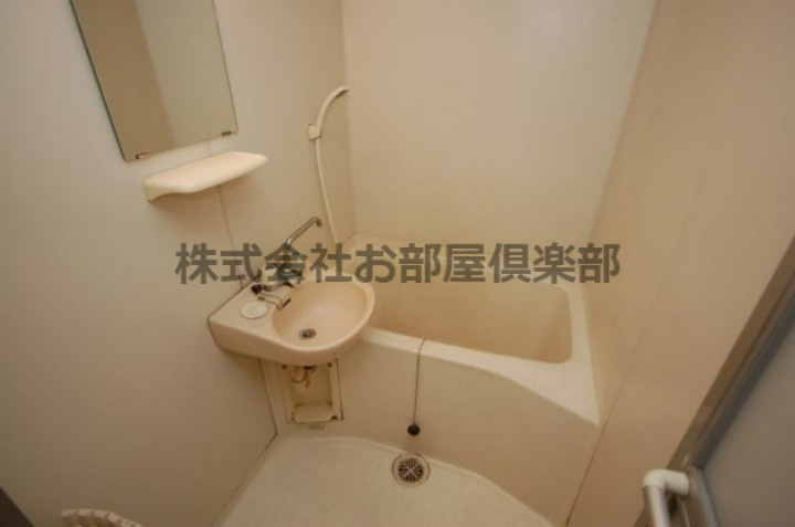 メゾンド・アブリールの浴室|落ち着いた空間のお風呂です
※現況優先　同タイプ参考
