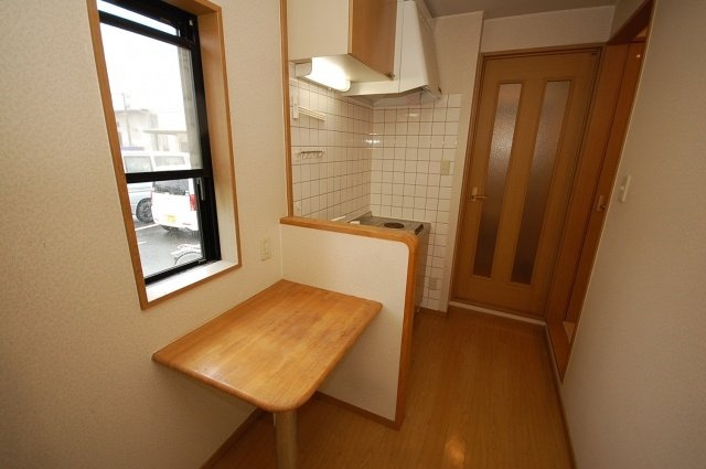 メゾンド・アブリールのキッチン|コンパクトなキッチンで掃除もラクラク
※現況優先　同タイプ参考
