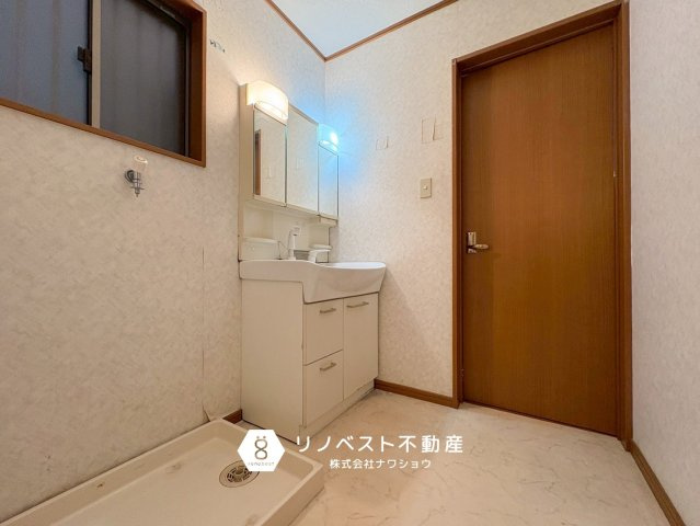 東大阪市荒川1丁目の独立洗面台|洗濯パンが設置されているのですぐに洗濯機を置いて頂けます！