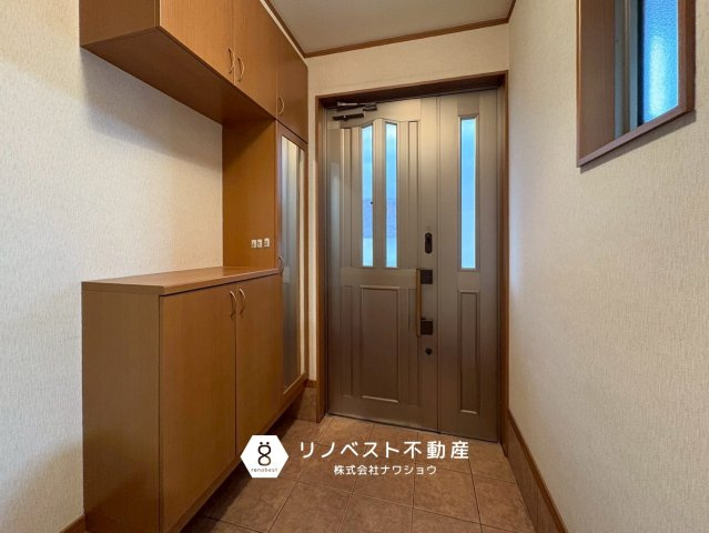 東大阪市荒川1丁目の玄関|玄関収納があるのでスッキリとした玄関周りが実現します♪