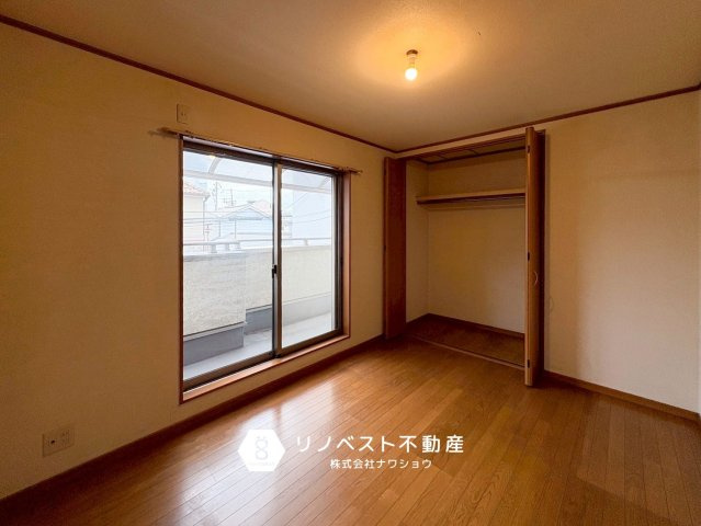 東大阪市荒川1丁目の洋室|各洋室に収納があるのでスッキリとしたお部屋造りが可能です！