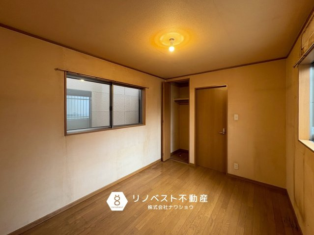 東大阪市荒川1丁目の洋室|ダウンライトでオシャレな雰囲気のある洋室です！