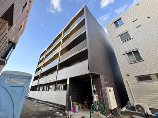 【エントランス】 | ファーストレジデンスおゆみ野 | 建築中（2025年11月）の写真です。