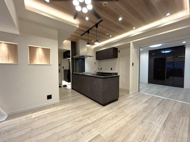 ダイアパレス元浅草Ⅱの居間・リビング|ご家族やお客様との時間など、多くの時を刻む空間。何気なく過ぎる時でさえも上質なひと時となる快適な空間を目指して。