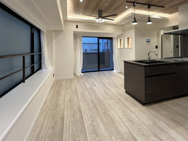 ダイアパレス元浅草Ⅱの居間・リビング|オープンでのびやかな空間を生み出す、こだわりの広がりとゆとり。家族と過ごす時間を大切にしたい方にぴったりの住空間です。