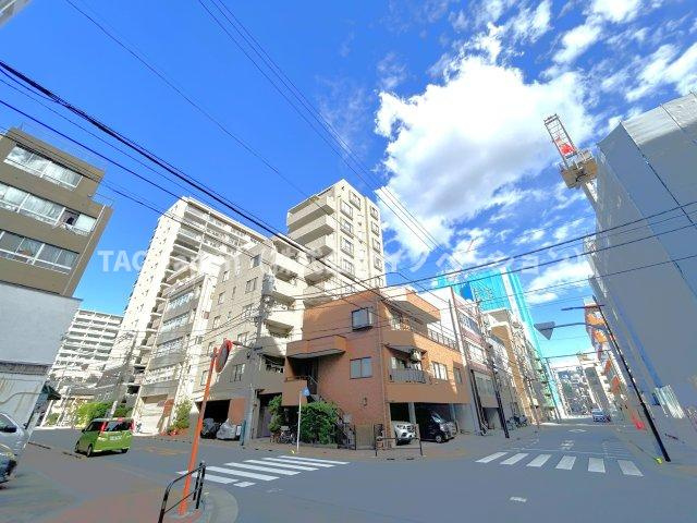 ダイアパレス元浅草Ⅱの外観|青空に映えるこの雄大な佇まい。
陽当たり、立地、周辺環境など恵まれた好条件となっております。