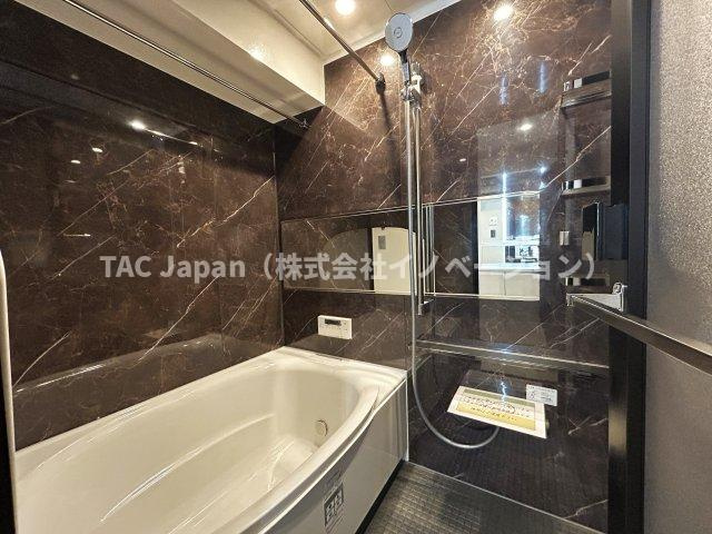 ダイアパレス元浅草Ⅱの浴室|掃除のしやすさ・収納の便利さなど、おふろを使う人、お手入れする人、みんなにとっての「しあわせ性能」を追求したバスルームを採用いたしました。