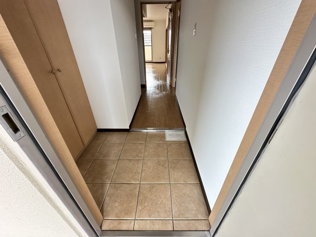 トゥジュール・ヴェールの玄関